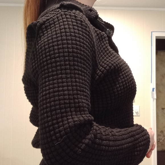 Simple Sweater - Picture 3 of 4